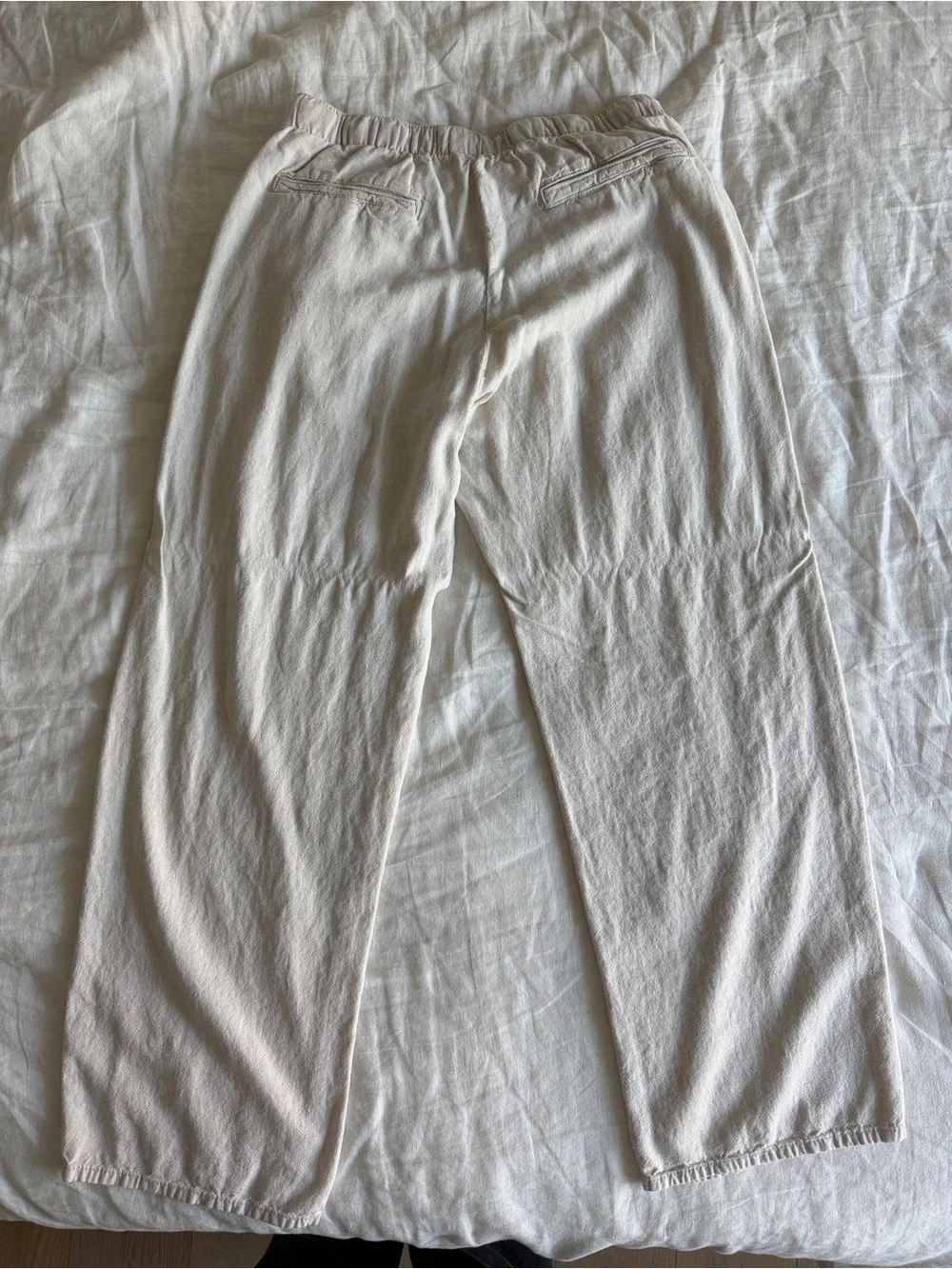 Bershka Men’s Wide-Legged Linen Pants